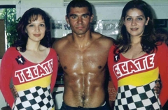 Nic Almaderez with the Tacate girls